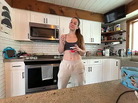 MissSwitch online show from January 28, 2025, 2:10 pm