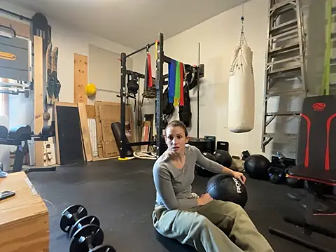 MissSwitch online show from February 5, 2025, 6:48 pm