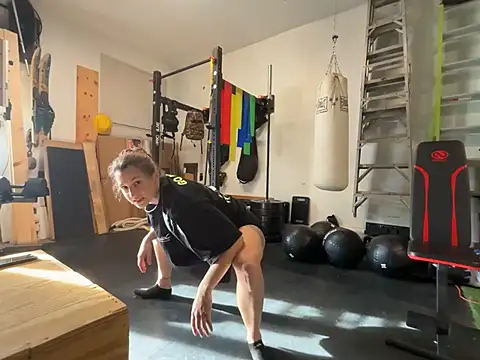 MissSwitch online show from December 27, 2024, 3:37 pm