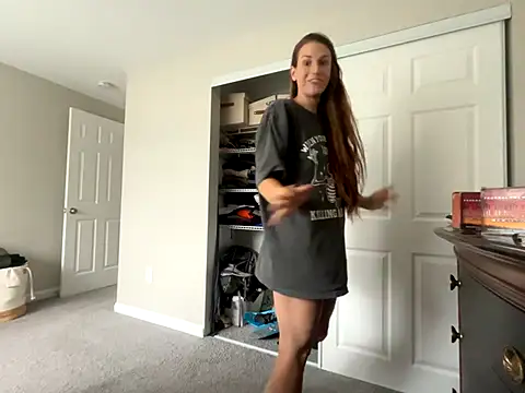 MissSwitch online show from October 7, 2025, 2:07 pm