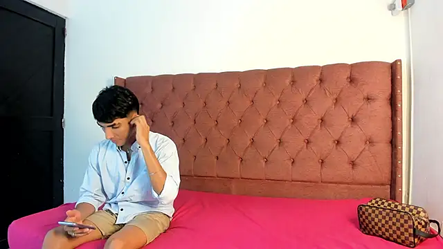 boys yourparty online show from October 13, 2025, 1:02 pm