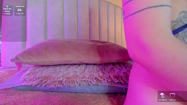 lil hanna18 online show from November 15, 2025, 8:57 pm