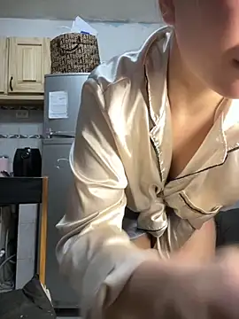 PEACHY439 online show from September 25, 2025, 4:29 am