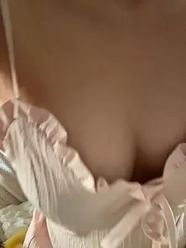 Snapshot of xixitutu1 chatting on January 15, 2025, 6:22 am xixitutu1 online show from January 15, 2025, 6:22 am