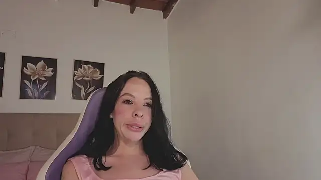 Snapshot of AnneGagner chatting on January 14, 2026, 10:24 pm AnneGagner online show from January 14, 2026, 10:24 pm