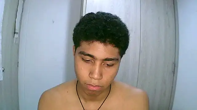 sexy diamante  online show from March 19, 2026, 3:50 am