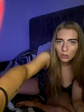 Summer Paige online show from December 14, 2025, 4:18 am