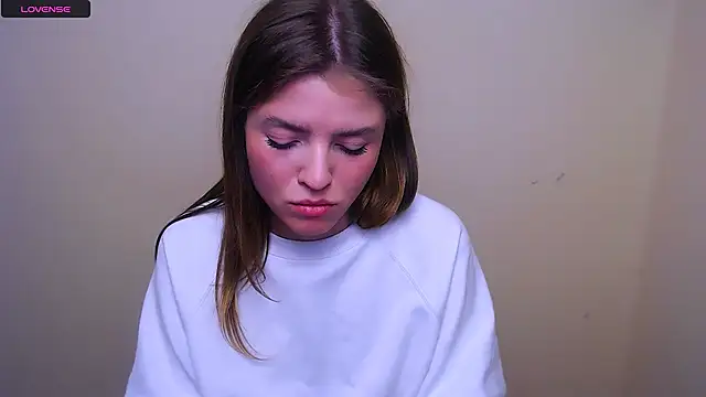 MissOliviaa  online show from February 25, 2025, 2:26 pm