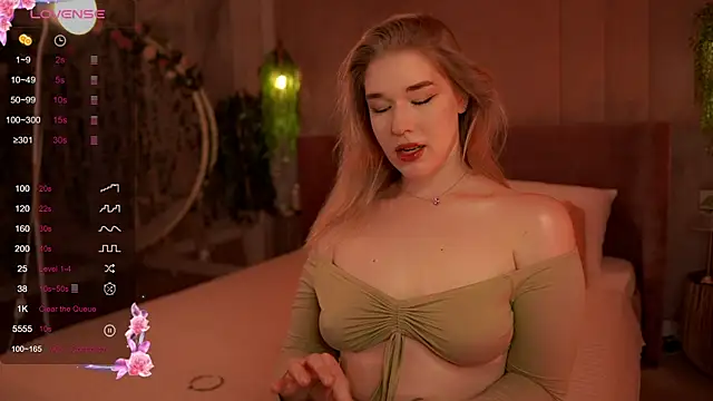 Smiley Mia online show from September 10, 2025, 7:24 pm