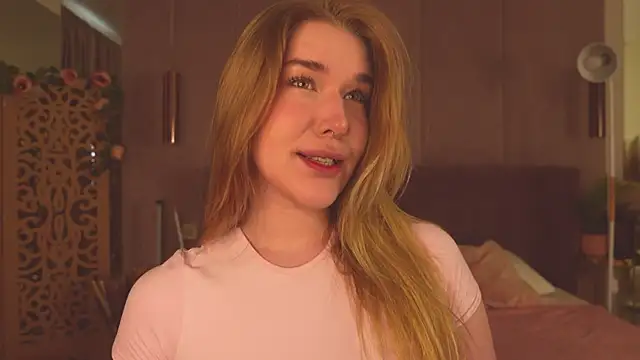 Smiley Mia online show from May 27, 2026, 5:37 am