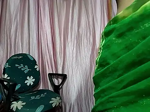 poojaxxx65 online show from October 18, 2025, 10:56 pm