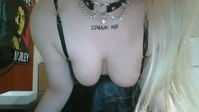 Snapshot of 420queenxo chatting on December 27, 2024, 8:07 pm 420queenxo online show from December 27, 2024, 8:07 pm