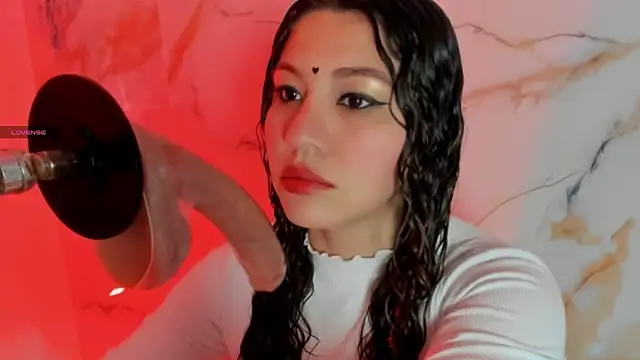 hade cute online show from April 14, 2026, 3:50 pm