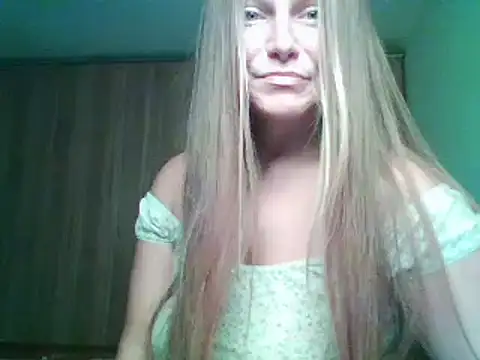 Evasapples online show from September 15, 2025, 3:23 pm