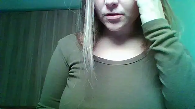 Evasapples online show from November 21, 2025, 6:40 pm