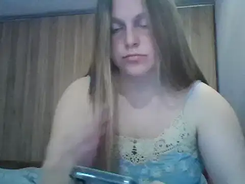 Evasapples online show from March 6, 2025, 7:43 pm