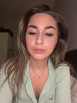 Snapshot of clobunny10 chatting on February 17, 2026, 10:29 pm clobunny10 online show from February 17, 2026, 10:29 pm