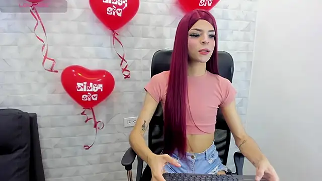 Snapshot of Realbadbxtch chatting on February 14, 2025, 10:36 pm Realbadbxtch online show from February 14, 2025, 10:36 pm