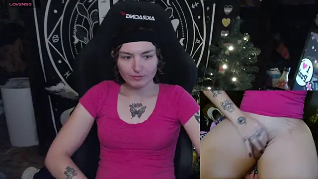 Snapshot of BrandiWRLD_999 chatting on January 13, 2025, 9:42 pm BrandiWRLD 999 online show from January 13, 2025, 9:42 pm