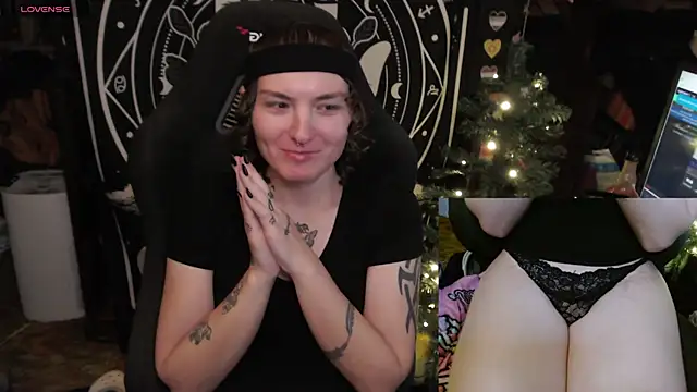 Snapshot of BrandiWRLD_999 chatting on January 15, 2025, 10:35 pm BrandiWRLD 999 online show from January 15, 2025, 10:35 pm