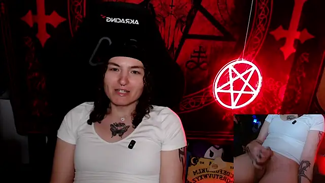 Snapshot of BrandiWRLD_999 chatting on October 13, 2025, 7:37 pm BrandiWRLD 999 online show from October 13, 2025, 7:37 pm