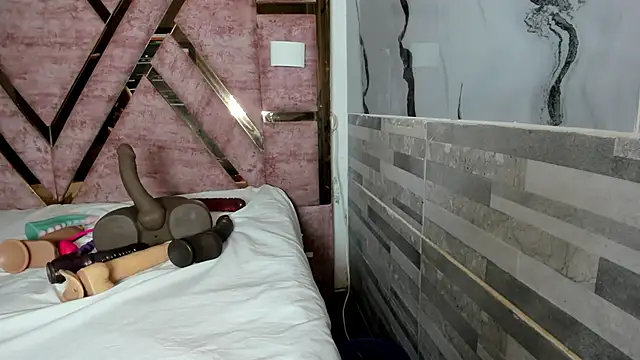 tifany bigdick online show from November 26, 2025, 7:03 pm