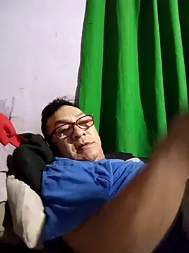 ardiente47 online show from November 15, 2025, 2:48 am