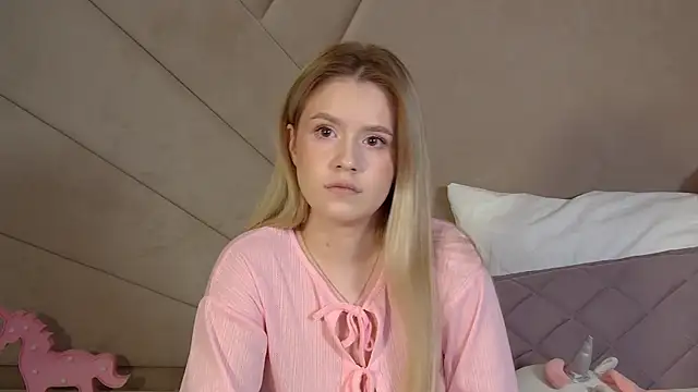 MilanaBalmain online show from March 25, 2026, 4:39 pm