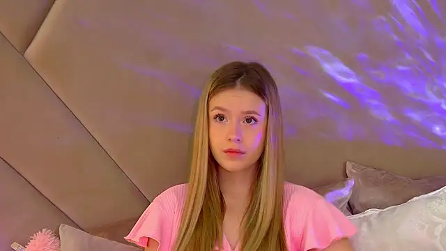 MilanaBalmain online show from September 30, 2025, 4:29 am