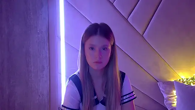 MilanaBalmain online show from September 23, 2025, 5:20 pm