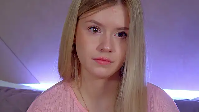 MilanaBalmain online show from February 3, 2026, 4:43 am