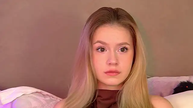 MilanaBalmain online show from October 25, 2025, 4:11 am