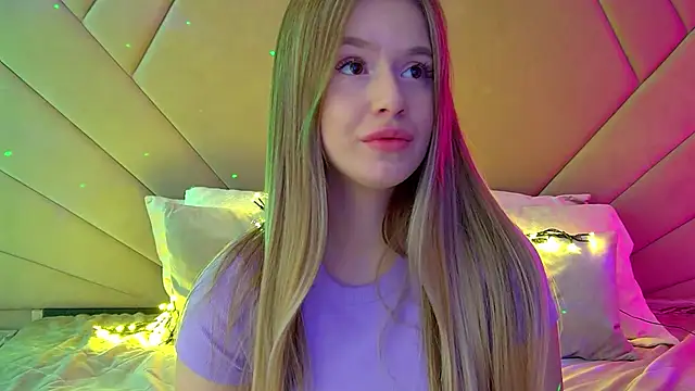 MilanaBalmain online show from March 8, 2025, 8:33 am