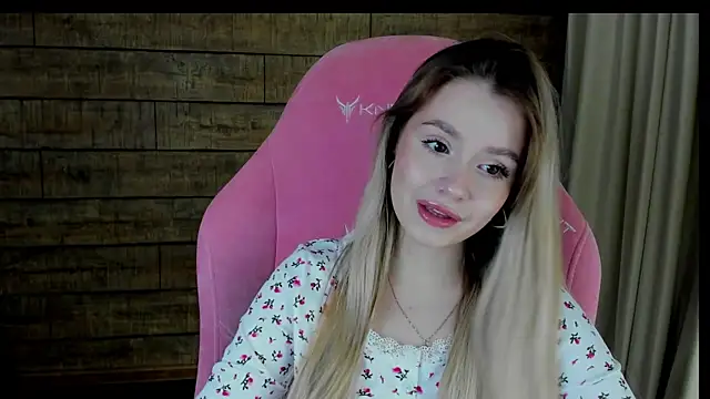 MilanaBalmain online show from April 1, 2026, 4:04 pm