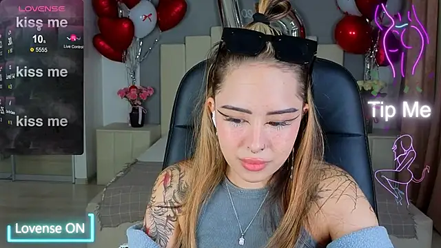 baby  kim online show from October 2, 2025, 5:11 am