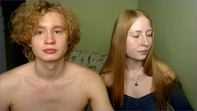 Snapshot of AliceStoneJhonyStone chatting on October 24, 2025, 5:01 pm AliceStoneJhonyStone online show from October 24, 2025, 5:01 pm