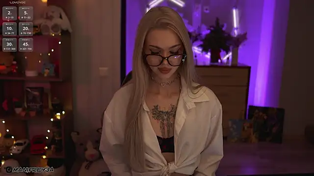 ManiFreyja online show from February 3, 2026, 11:32 pm