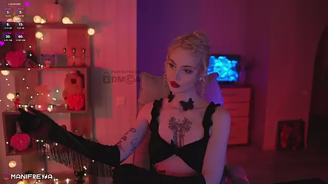 ManiFreyja online show from March 22, 2025, 7:20 pm