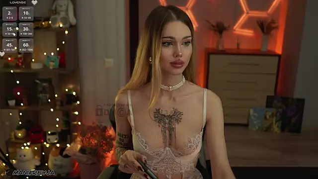 ManiFreyja online show from November 7, 2025, 7:51 pm