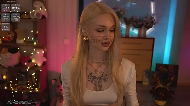 ManiFreyja online show from April 27, 2026, 8:29 pm