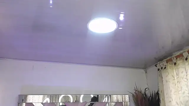 Mia Fischer online show from November 12, 2025, 8:01 pm