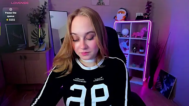 LianaBright online show from February 15, 2026, 2:45 am