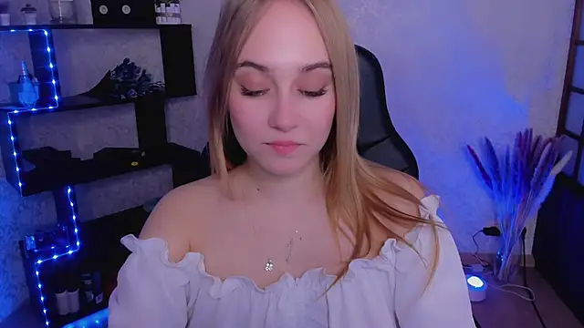 LianaBright online show from January 26, 2025, 5:23 am