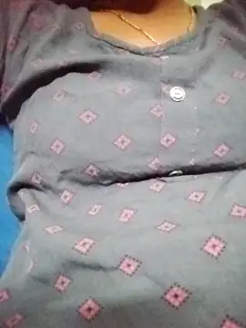 aadhini01 online show from February 7, 2025, 5:07 pm