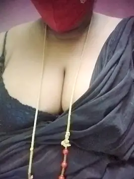 aadhini01 online show from September 22, 2025, 9:32 pm