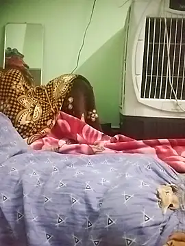 aadhini01 online show from February 5, 2025, 6:59 pm