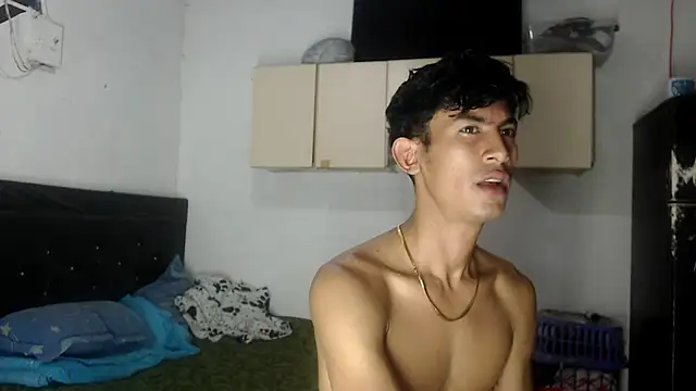 Snapshot of badssboys_always chatting on February 25, 2025, 9:15 pm badssboys always online show from February 25, 2025, 9:15 pm