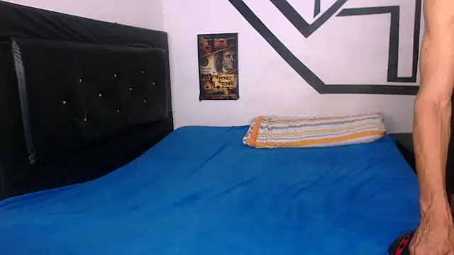 Snapshot of badssboys_always chatting on December 27, 2024, 4:15 am badssboys always online show from December 27, 2024, 4:15 am