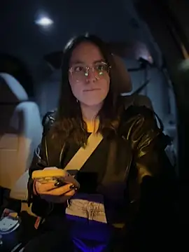 meow girl online show from November 20, 2025, 4:18 pm