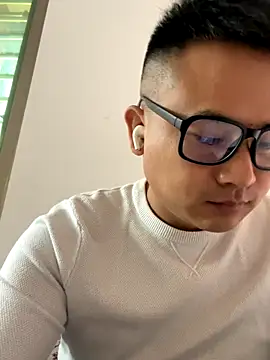 lixiaoshuai8 online show from December 2, 2025, 4:14 am